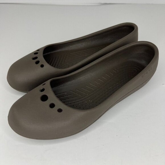 Crocs Women's Brown Breathable Solid Comfort Slip On Size 7 Rubber Flats - Picture 1 of 9